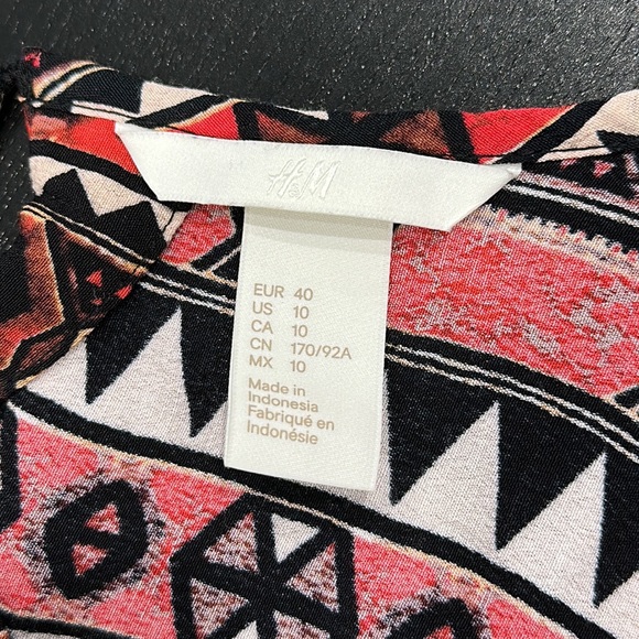 H&M Women’s Geometric Red and Black Top - 10 - Picture 8 of 8